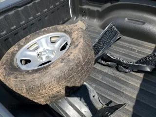 2025 Ram 1500 Tradesman z VIN 1C6RREGG8SN552310, wystawiony jako Copart lot #56547005 z przebiegiem 9 767 mil mil oraz Szkoda całkowita • Salvage title. Historia ofert i sprzedaży dostępna na DreamBid. Obrazek 12.