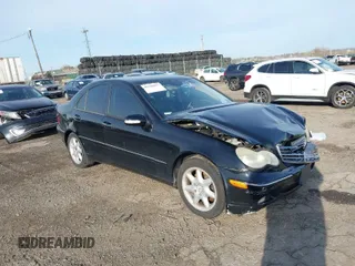 2004 Mercedes-Benz C 240 z VIN WDBRF81J84F536367, wystawiony jako IAAI lot #41940002 z przebiegiem Nie podano mil oraz . Historia ofert i sprzedaży dostępna na DreamBid. Obrazek 1.