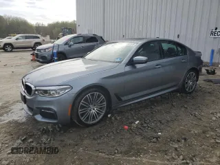 2018 BMW 5 Series 540i xDrive z VIN WBAJE7C54JWC57361, wystawiony jako Copart lot #53047545 z przebiegiem 62 312 mil mil oraz Szkoda całkowita • Salvage title. Historia ofert i sprzedaży dostępna na DreamBid. Obrazek 1.