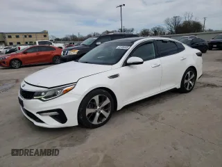2019 Kia Optima LX z VIN 5XXGT4L37KG280102, wystawiony jako Copart lot #49186485 z przebiegiem 127 458 mil mil oraz Czysty tytuł • Clean title. Historia ofert i sprzedaży dostępna na DreamBid. Obrazek 1.