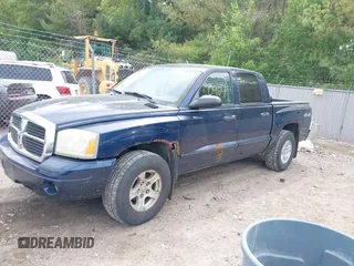 2006 Dodge Dakota SLT z VIN 1D7HW48J66S514184, wystawiony jako IAAI lot #42270964 z przebiegiem 105 857 mil mil oraz . Historia ofert i sprzedaży dostępna na DreamBid. Obrazek 2.
