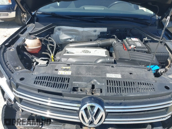 2017 Volkswagen Tiguan S z VIN WVGBV7AX8HK049943, wystawiony jako IAAI lot #42055240 z przebiegiem 113 330 mil mil oraz . Historia ofert i sprzedaży dostępna na DreamBid. Obrazek 10.