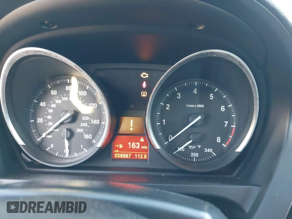 2011 BMW Z4 sDrive30i с VIN WBALM5C56BE495894, выставлен на аукционе IAAI как лот 41749017 с пробегом 38 987 миль миль и . История ставок и продаж доступна на DreamBid. Изображение 7.