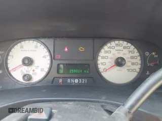 2005 Ford F-250 XL с VIN 1FTSW21P25EA13745, выставлен на аукционе IAAI как лот 42273521 с пробегом 259 024 миль миль и . История ставок и продаж доступна на DreamBid. Изображение 7.