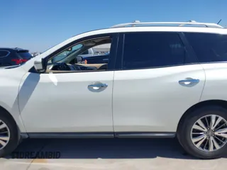 2017 Nissan Pathfinder SV z VIN 5N1DR2MM6HC687085, wystawiony jako IAAI lot #41793687 z przebiegiem 138 842 mil mil oraz . Historia ofert i sprzedaży dostępna na DreamBid. Obrazek 15.