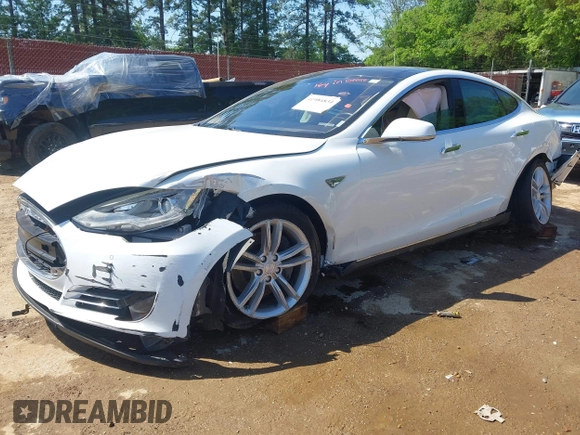 2013 Tesla Model S z VIN 5YJSA1CN6DFP21076, wystawiony jako IAAI lot #41984834 z przebiegiem 154 662 mil mil oraz . Historia ofert i sprzedaży dostępna na DreamBid. Obrazek 21.