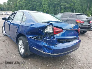 2017 Volkswagen Passat S z VIN 1VWAT7A3XHC023967, wystawiony jako IAAI lot #41442472 z przebiegiem 29 905 mil mil oraz . Historia ofert i sprzedaży dostępna na DreamBid. Obrazek 3.