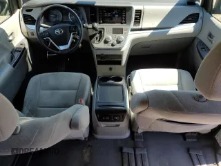 2019 Toyota Sienna LE Auto Access Seat with VIN 5TDKZ3DC5KS008521, listed as a Copart auction lot 53512695 with 147,488 mi miles and Salvage title. Bid and sale history available at DreamBid. Image 8.