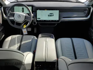 2024 Rivian R1S Adventure z VIN 7PDSGABA4RN043975, wystawiony jako Copart lot #41524615 z przebiegiem 6 807 mil mil oraz Szkoda całkowita • Salvage title. Historia ofert i sprzedaży dostępna na DreamBid. Obrazek 8.
