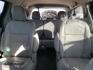 2017 Toyota Sienna XLE z VIN 5TDDZ3DC7HS163170, wystawiony jako Copart lot #86436534 z przebiegiem 84 446 mil mil oraz Szkoda całkowita • Salvage title. Historia ofert i sprzedaży dostępna na DreamBid. Obrazek 10.