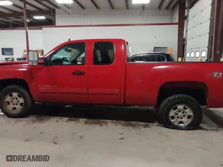 2010 Chevrolet Silverado 1500 LT with VIN 1GCSKSE35AZ214979, listed as a IAAI auction lot 41479224 with 272,254 mi miles. Bid and sale history available at carsss.com. Image 14.