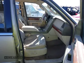 2004 Lincoln Navigator Luxury with VIN 5LMFU27R34LJ42774, listed as a IAAI auction lot 41959816 with 0 mi miles. Bid and sale history available at carsss.com. Image 5.