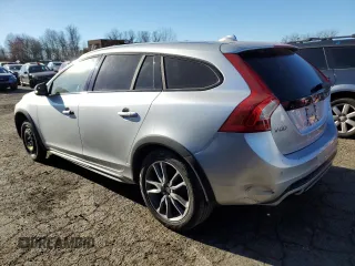 2015 Volvo V60 Cross Country T5 with VIN YV4612HK6F1001548, listed as a Copart auction lot 41398435 with 65,524 mi miles and Salvage Title. Bid and sale history available at carsss.com. Image 2.