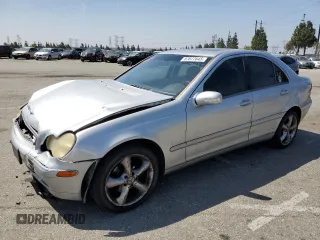 2004 Mercedes-Benz C 240 z VIN WDBRF61J94F503303, wystawiony jako Copart lot #57877645 z przebiegiem 193 702 mil mil oraz Szkoda całkowita • Salvage title. Historia ofert i sprzedaży dostępna na DreamBid. Obrazek 1.