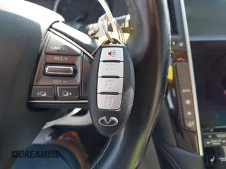 2014 Infiniti Q50 Premium z VIN JN1BV7AP2EM672661, wystawiony jako IAAI lot #42319325 z przebiegiem 85 803 mil mil oraz . Historia ofert i sprzedaży dostępna na DreamBid. Obrazek 11.