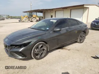 2024 Hyundai Elantra SEL z VIN KMHLS4DG5RU699360, wystawiony jako Copart lot #51944715 z przebiegiem 23 667 mil mil oraz Szkoda całkowita • Salvage title. Historia ofert i sprzedaży dostępna na DreamBid. Obrazek 1.