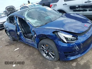 2022 Tesla Model 3 Long Range z VIN 5YJ3E1EB4NF184088, wystawiony jako IAAI lot #42091452 z przebiegiem 55 234 mil mil oraz . Historia ofert i sprzedaży dostępna na DreamBid. Obrazek 1.