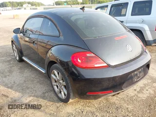 2013 Volkswagen Beetle 2.5L w/Sun/Sound/Nav с VIN 3VWJP7AT7DM677581, выставлен на аукционе IAAI как лот 42429868 с пробегом Не указан миль и . История ставок и продаж доступна на DreamBid. Изображение 3.