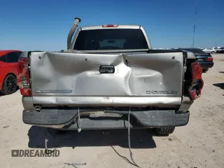 2003 Chevrolet Silverado 1500HD LS z VIN 1GCGK13U43F186091, wystawiony jako Copart lot #72749684 z przebiegiem Nie podano mil oraz Szkoda całkowita • Salvage title. Historia ofert i sprzedaży dostępna na DreamBid. Obrazek 6.