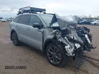 2023 Kia Sorento X-Line SX Prestige z VIN 5XYRKDLF9PG164070, wystawiony jako IAAI lot #42077412 z przebiegiem 80 461 mil mil oraz . Historia ofert i sprzedaży dostępna na DreamBid. Obrazek 1.