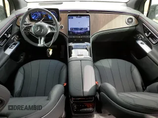 2023 Mercedes-Benz EQE 500 z VIN 4JGGM2CB5PA020725, wystawiony jako Copart lot #46992505 z przebiegiem 4 514 mil mil oraz Szkoda całkowita • Salvage title. Historia ofert i sprzedaży dostępna na DreamBid. Obrazek 8.