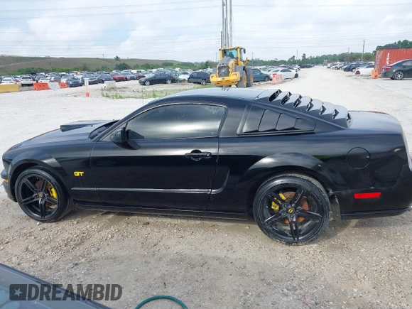 2007 Ford Mustang GT Deluxe with VIN 1ZVFT82HX75212885, listed as a IAAI auction lot 41451483 with 158,566 mi miles. Bid and sale history available at carsss.com. Image 14.