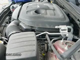 2017 Jeep Grand Cherokee Laredo z VIN 1C4RJFAG7HC821917, wystawiony jako IAAI lot #42850715 z przebiegiem 107 692 mil mil oraz . Historia ofert i sprzedaży dostępna na DreamBid. Obrazek 20.