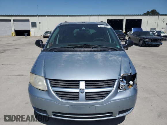 2006 Dodge Grand Caravan SE z VIN 1D4GP24R26B709303, wystawiony jako Copart lot #50552515 z przebiegiem 107 591 mil mil oraz Szkoda całkowita • Salvage title. Historia ofert i sprzedaży dostępna na DreamBid. Obrazek 5.