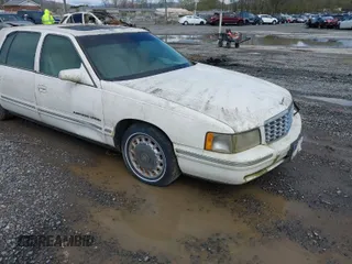 1999 Cadillac DeVille z VIN 1G6KD54Y5XU780836, wystawiony jako IAAI lot #41986180 z przebiegiem Nie podano mil oraz . Historia ofert i sprzedaży dostępna na DreamBid. Obrazek 1.