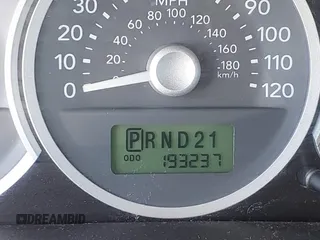 2005 Mercury Mariner Luxury z VIN 4M2YU57155DJ07235, wystawiony jako IAAI lot #40687176 z przebiegiem 193 237 mil mil oraz . Historia ofert i sprzedaży dostępna na DreamBid. Obrazek 7.