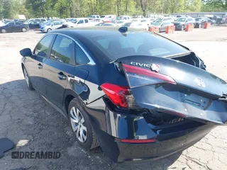 2024 Honda Civic LX z VIN 2HGFE2F29RH557001, wystawiony jako IAAI lot #41985449 z przebiegiem 17 386 mil mil oraz . Historia ofert i sprzedaży dostępna na DreamBid. Obrazek 3.