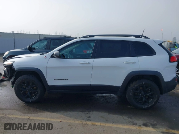 2018 Jeep Cherokee Trailhawk z VIN 1C4PJMBX8JD525945, wystawiony jako IAAI lot #41008604 z przebiegiem 111 086 mil mil oraz . Historia ofert i sprzedaży dostępna na DreamBid. Obrazek 15.