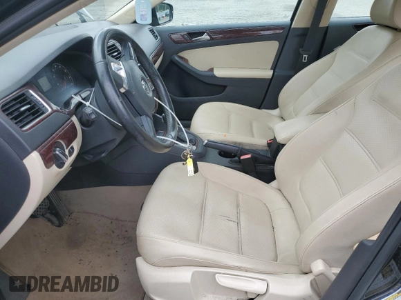 2011 Volkswagen Jetta SEL with VIN 3VWLZ7AJ1BM304504, listed as a Copart auction lot 60991215 with 189,148 mi miles and Salvage title. Bid and sale history available at DreamBid. Image 7.