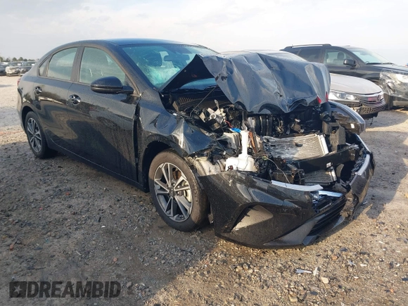 2024 Kia Forte LXS z VIN 3KPF24AD7RE799390, wystawiony jako IAAI lot #41856786 z przebiegiem 24 804 mil mil oraz . Historia ofert i sprzedaży dostępna na DreamBid. Obrazek 1.