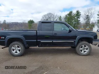 2005 Chevrolet Silverado 1500 Z71 z VIN 1GCEK19Z75Z191040, wystawiony jako IAAI lot #41705016 z przebiegiem 180 517 mil mil oraz . Historia ofert i sprzedaży dostępna na DreamBid. Obrazek 14.