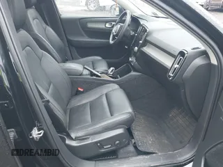 2021 Volvo XC40 Inscription z VIN YV4162UL2M2457905, wystawiony jako IAAI lot #42017891 z przebiegiem 48 424 mil mil oraz . Historia ofert i sprzedaży dostępna na DreamBid. Obrazek 5.