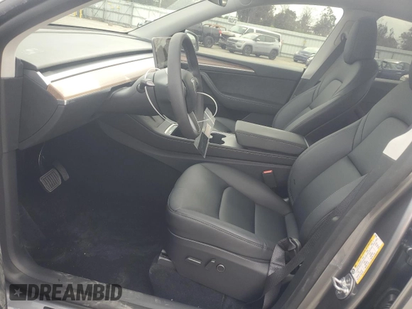 2025 Tesla Model Y Long Range with VIN 7SAYGDED7SF227582, listed as a Copart auction lot 47556595 with 5,340 mi miles and Salvage Title. Bid and sale history available at DreamBid. Image 7.