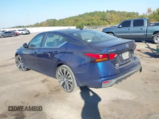 2019 Nissan Altima 2.5 SR with VIN 1N4BL4CV2KN319426, listed as a IAAI auction lot 40690601 with 98,875 mi miles. Bid and sale history available at carsss.com. Image 3.