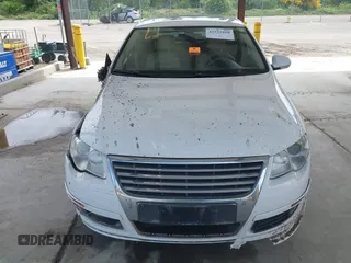 2008 Volkswagen Passat 3.6L V6 z VIN WVWCU73C18P112907, wystawiony jako IAAI lot #42333428 z przebiegiem 113 174 mil mil oraz . Historia ofert i sprzedaży dostępna na DreamBid. Obrazek 12.