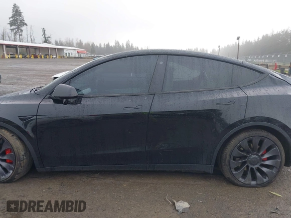 2021 Tesla Model Y Performance z VIN 5YJYGDEF2MF215938, wystawiony jako IAAI lot #41338287 z przebiegiem 63 925 mil mil oraz . Historia ofert i sprzedaży dostępna na DreamBid. Obrazek 13.