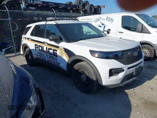 2022 Ford Police Interceptor Utility z VIN 1FM5K8AB3NGA10191, wystawiony jako IAAI lot #42038249 z przebiegiem 34 140 mil mil oraz . Historia ofert i sprzedaży dostępna na DreamBid. Obrazek 1.
