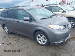 2017 Toyota Sienna LE Auto Access Seat with VIN 5TDKZ3DCXHS818669, listed as a IAAI auction lot 42198544 with 112,871 mi miles. Bid and sale history available at carsss.com. Image 1.