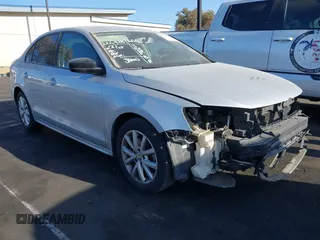 2015 Volkswagen Jetta SE с VIN 3VWD17AJ8FM415696, выставлен на аукционе IAAI как лот 42477560 с пробегом 121 884 миль миль и . История ставок и продаж доступна на DreamBid. Изображение 1.