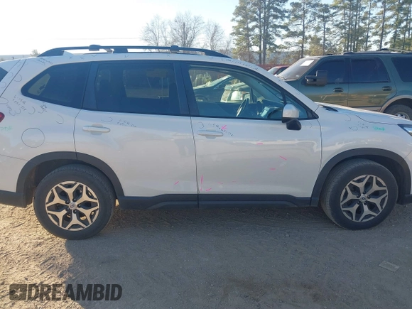 2019 Subaru Forester Premium with VIN JF2SKAEC2KH521416, listed as a IAAI auction lot 41392632 with 101,052 mi miles. Bid and sale history available at carsss.com. Image 13.