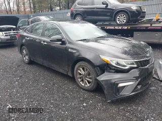 2020 Kia Optima LX z VIN 5XXGT4L33LG426948, wystawiony jako IAAI lot #41741270 z przebiegiem 45 703 mil mil oraz . Historia ofert i sprzedaży dostępna na DreamBid. Obrazek 1.