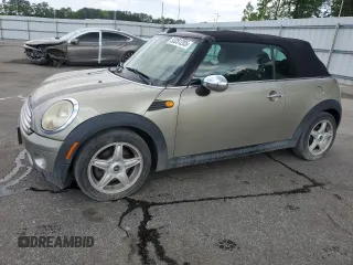 2009 MINI Convertible z VIN WMWMR335X9TU96613, wystawiony jako Copart lot #53351285 z przebiegiem 108 295 mil mil oraz Szkoda całkowita • Salvage title. Historia ofert i sprzedaży dostępna na DreamBid. Obrazek 1.