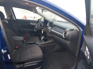 2023 Kia Forte LXS z VIN 3KPF24AD7PE652788, wystawiony jako IAAI lot #41854554 z przebiegiem 48 674 mil mil oraz . Historia ofert i sprzedaży dostępna na DreamBid. Obrazek 5.