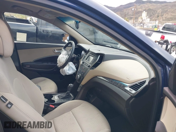 2017 Hyundai Santa Fe 2.4L z VIN 5XYZT3LB1HG489625, wystawiony jako IAAI lot #41784791 z przebiegiem 95 435 mil mil oraz . Historia ofert i sprzedaży dostępna na DreamBid. Obrazek 5.