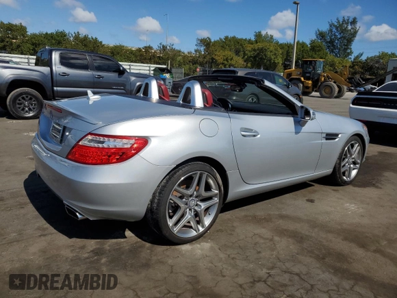 2015 Mercedes-Benz SLK 250 z VIN WDDPK4HA9FF103541, wystawiony jako Copart lot #44326815 z przebiegiem 34 522 mil mil oraz Nie do naprawy • Non repairable. Historia ofert i sprzedaży dostępna na DreamBid. Obrazek 3.