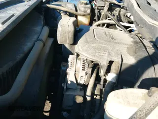 2017 Chevrolet Silverado 2500HD LT z VIN 1GC2KVEG1HZ207686, wystawiony jako IAAI lot #42788325 z przebiegiem 127 394 mil mil oraz . Historia ofert i sprzedaży dostępna na DreamBid. Obrazek 20.
